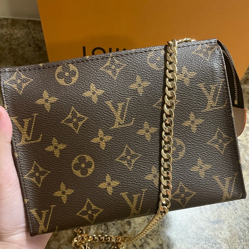 Louis Vuitton Toiletry 19